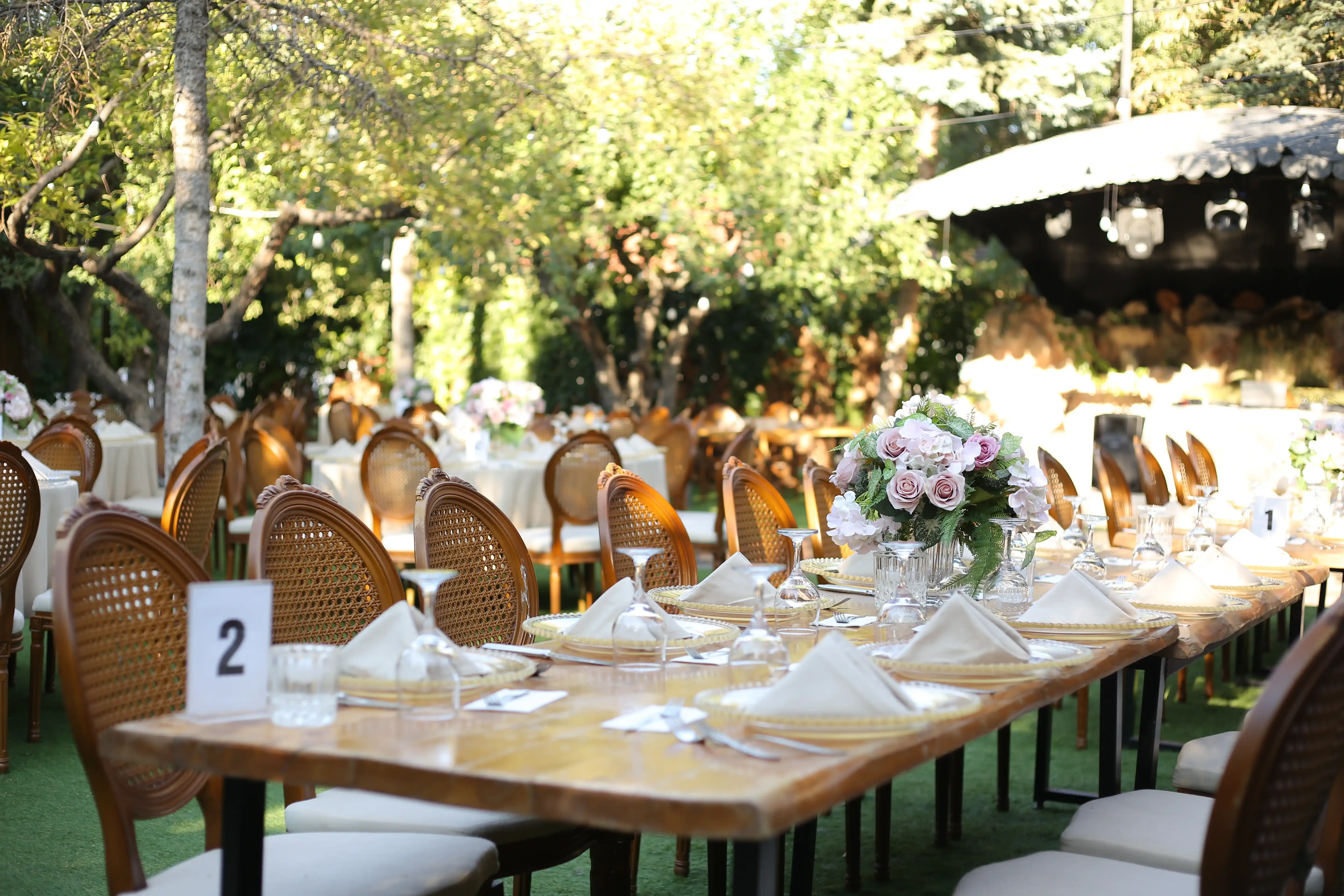 Şık kır düğünü teması